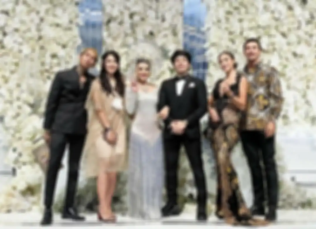 Gandeng Vincent Verhaag Saat Kondangan, Kebaya Seksi Transparan Jessica Iskandar Disebut Saingi Gaun Pengantin Aurel Hermansyah!
