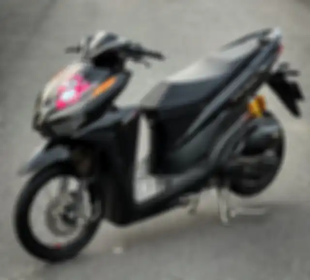 Bodi dikelir hitam glossy dengan emblem Click 125i ala Thailand.