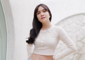 Penampilan Hot Mom Shandy Aulia yang Tetep Slay Pakai Rok Mini saat Momong Anak Jadi Sorotan!