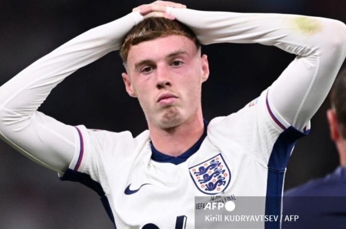 Reaksi Cole Palmer setelah Timnas Inggris kalah 1-2 dari Spanyol di laga final EURO 2024, Minggu (14/7/2024) di Berlin.