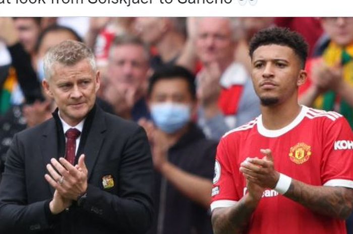 Pelatih Manchester United, Ole Gunnar Solskjaer, tepuk tangan bareng Jadon Sancho ketika melawan Leeds United dalam laga Liga Inggris di Stadion Old Trafford, Sabtu (14/8/2021).