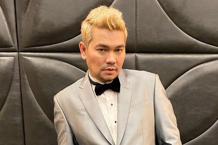 Indra Bekti masih menjalani perawatan intensif di Rumah Sakit Abdi Waluyo usai mengalami pecah pembuluh darah otak pada 28 Desember 2022 lalu.