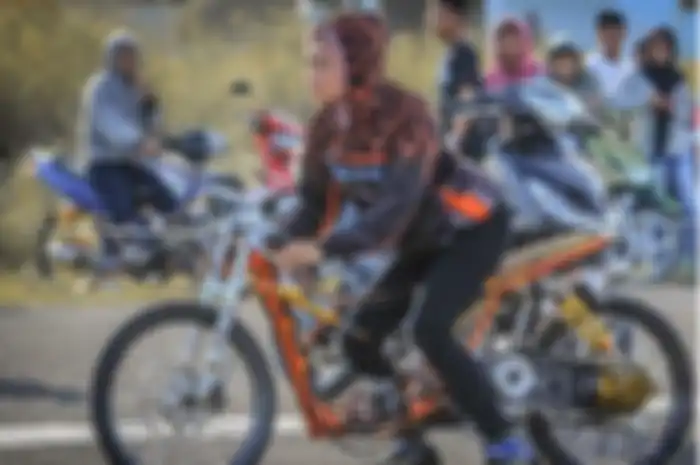 Ilustrasi joki balap drag bike.