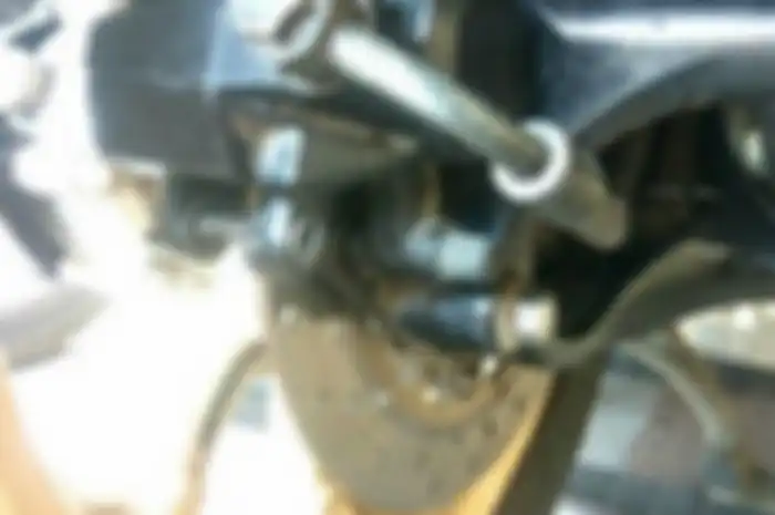 Ganti kampas rem skutik Yamaha NMAX bisa dilakukan sendiri.