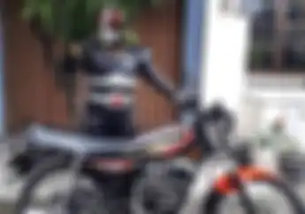 Motor Yamaha RX King Memang Legendaris, Ksatria Baja Hitam Ikut Mejeng Buat Ikon Jualan