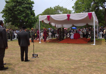 Jusuf Kalla Lakukan Penimbunan Jenazah Jakob Oetama Secara Simbolis