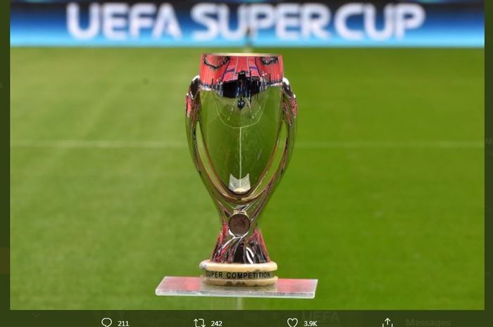 Trofi juara Piala Super Eropa. Edisi tahun ini mempertemukan Bayern Muenchen vs Sevilla di Puskas Arena, 24 September 2020.