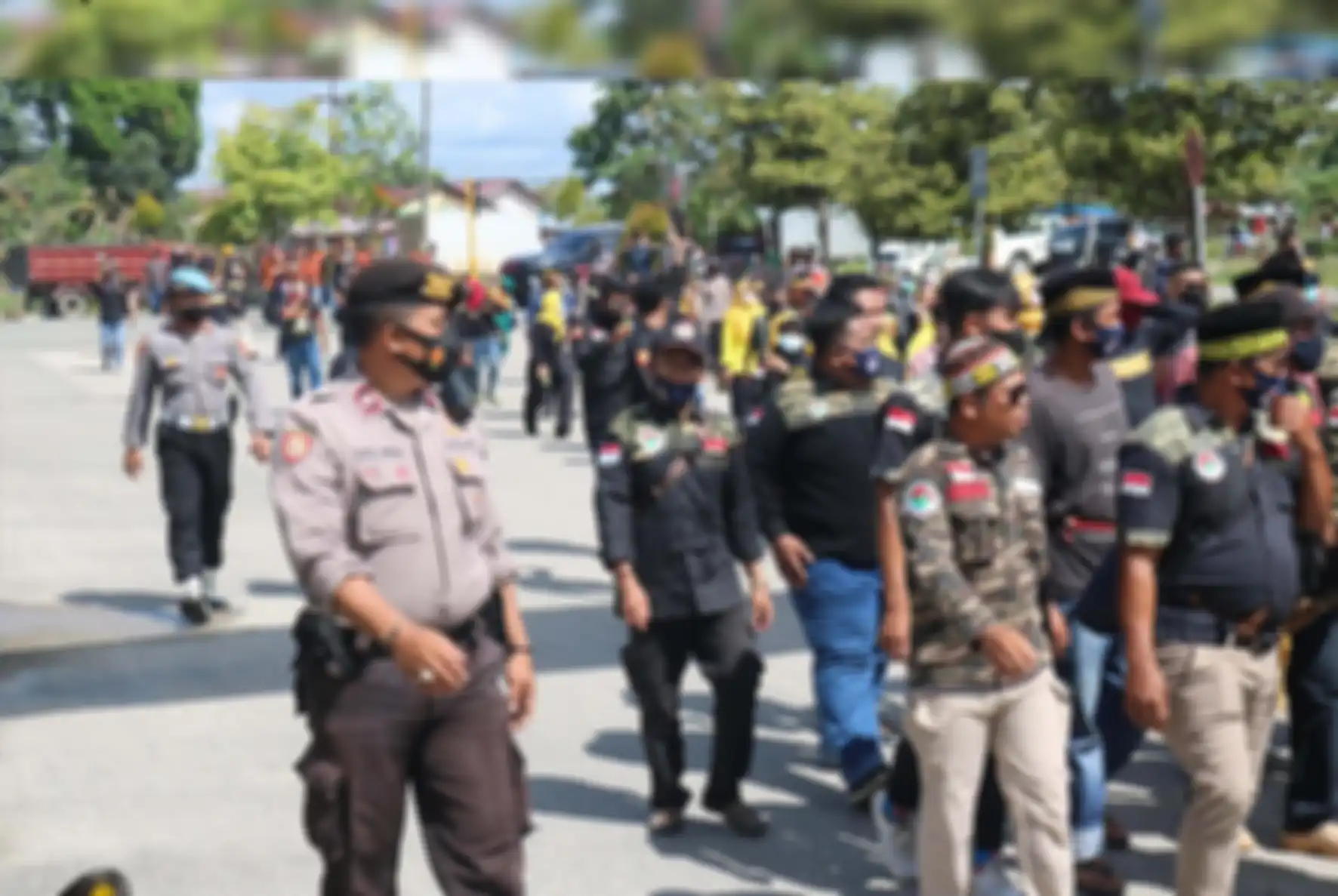 Edy Mulyadi pernah diperiksa Bareskrim Polri terkait hasil investigasi penembakan laskar FPI di tol Cikampek. Kini foto Edy diburu tokoh Dayak. 