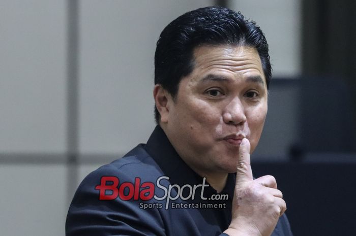 Ketua Umum PSSI, Erick Thohir, saat hadir dalam sesi jumpa pers di Menara Danareksa, Gambir, Jakarta Pusat, Kamis (20/6/2024).