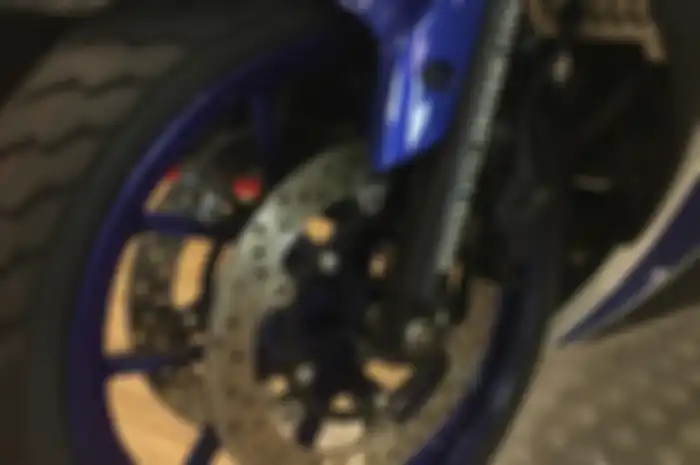 Double disc terpasang di Yamaha R25