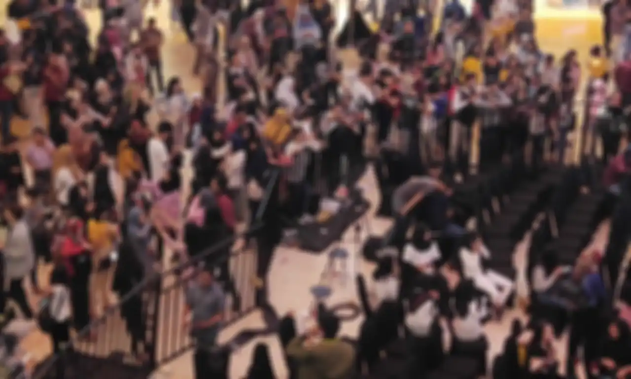 Penampakan setelah acara fan meetup selesai, pagar pembatas sudah nggak lagi beraturan.