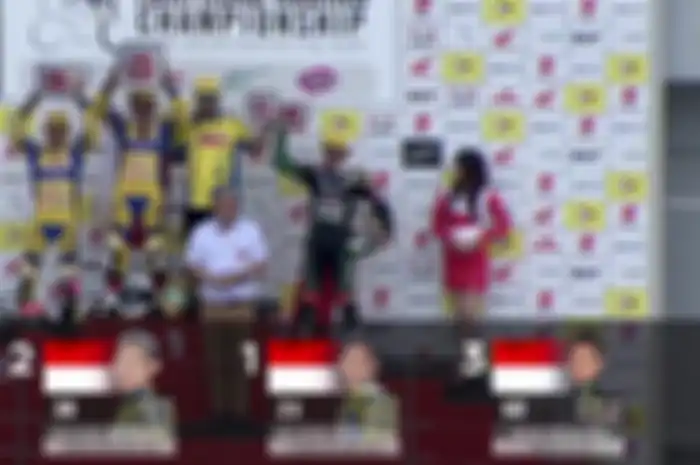 Pembalap Indonesia bikin sesak podium race 1 ARRC UB150 Jepang. Indonesia Raya pun berkumandang