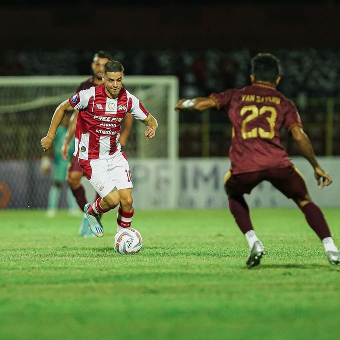 Suasana pertandingan antara PSM Makassar melawan Persis Solo pada laga pekan ke-10 Liga 1 2023/2024  di Gelora BJ Habibie, Senin (28/8/2023).