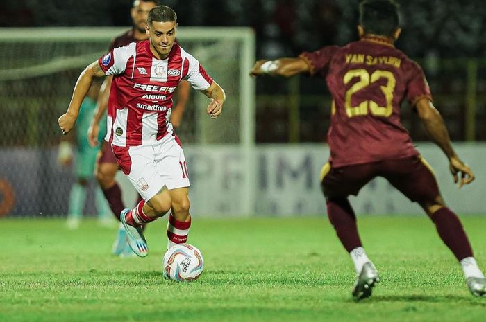 Suasana pertandingan antara PSM Makassar melawan Persis Solo pada laga pekan ke-10 Liga 1 2023/2024  di Gelora BJ Habibie, Senin (28/8/2023).