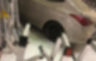 Dengan Kecepatan Tinggi, Sebuah Mobil Tabrak Pintu Gerbang Masjidil Haram, Setelah Sebelumnya Terobos Barikade