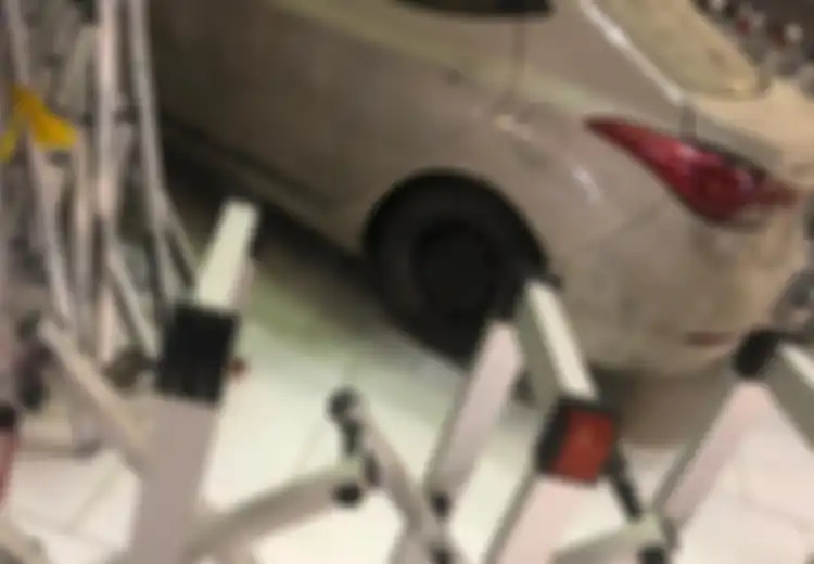 Dengan Kecepatan Tinggi, Sebuah Mobil Tabrak Pintu Gerbang Masjidil Haram, Setelah Sebelumnya Terobos Barikade