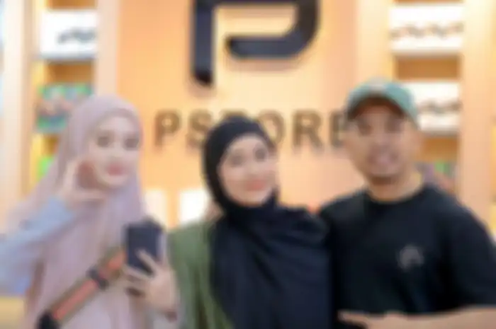 Ustaz Derry Sulaiman bahkan menyampaikan penawaran Putra Siregar membayar berapa pun kepada Inara Rusli agar bisa memakai cadar kembali.