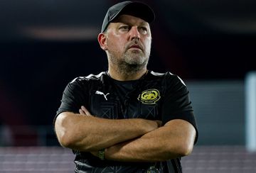 Pelatih timnas Malaysia Peter Cklamovski pasrah dengan sanksi FIFA.