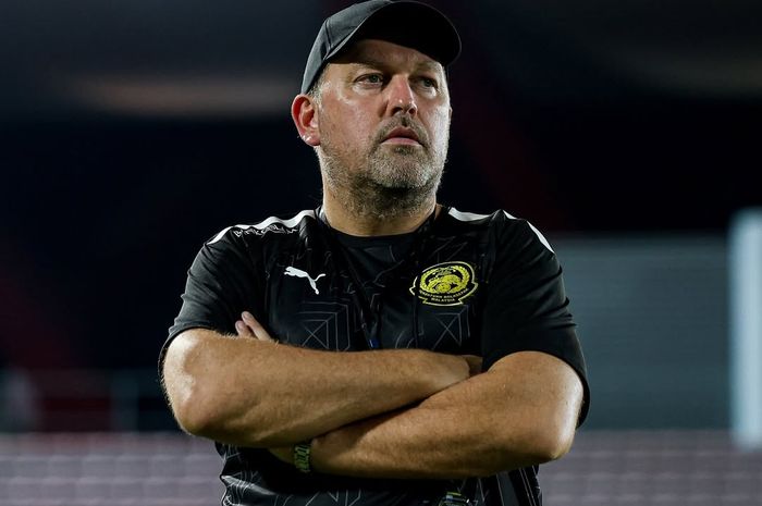 Pelatih timnas Malaysia Peter Cklamovski pasrah dengan sanksi FIFA.
