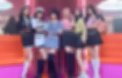 5 Inspirasi Gaya Retro dari MV Terbaru GFRIEND 'MAGO'. Bisa Kita Tiru!