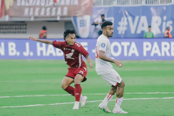 Momen saat Fachrul Aditia mencetak gol kedua PSM Makassar ke gawang Malut United melalui tembakan roket