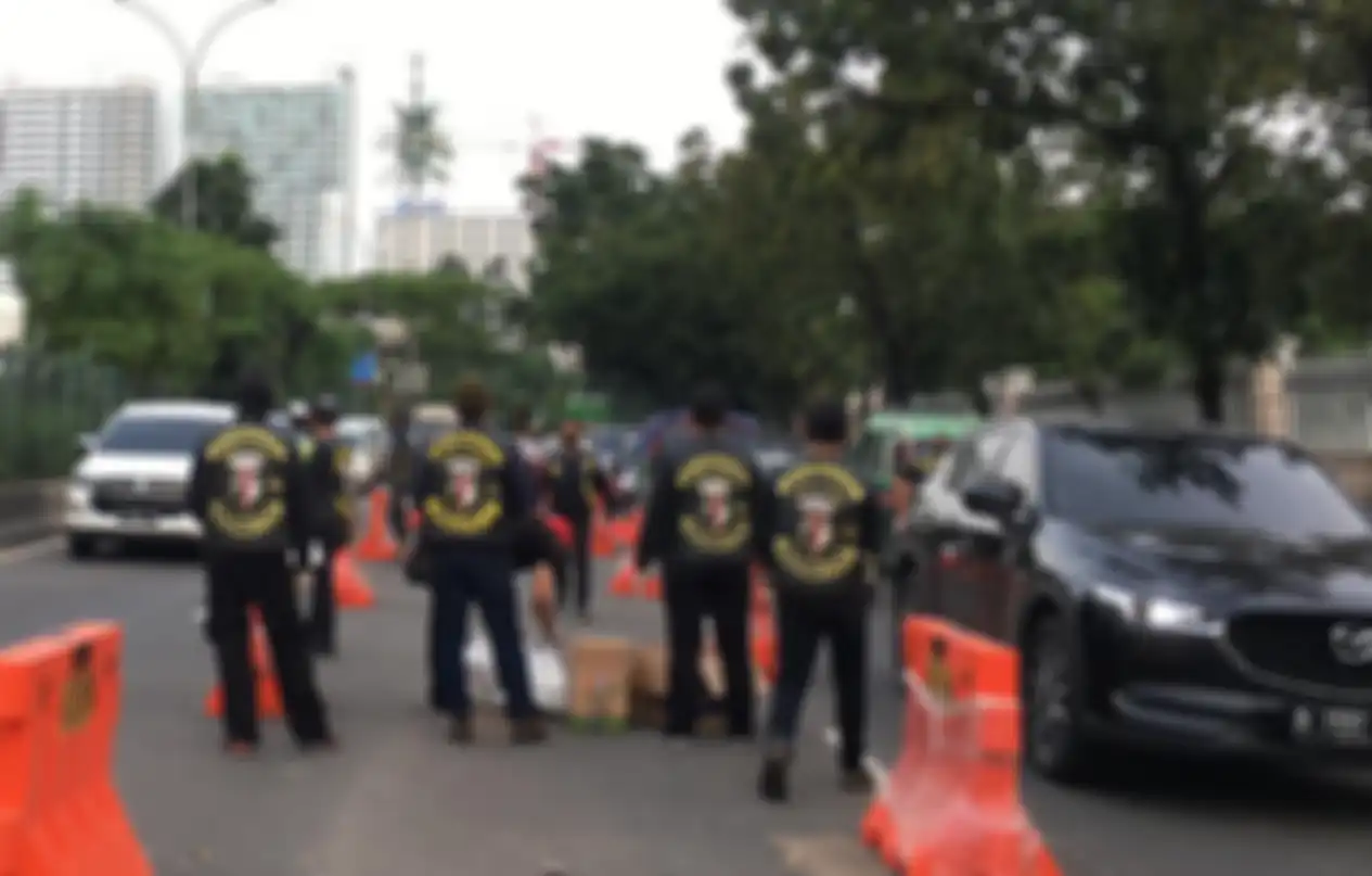 Satudarah MC Indonesia membagikan masker dan makanan