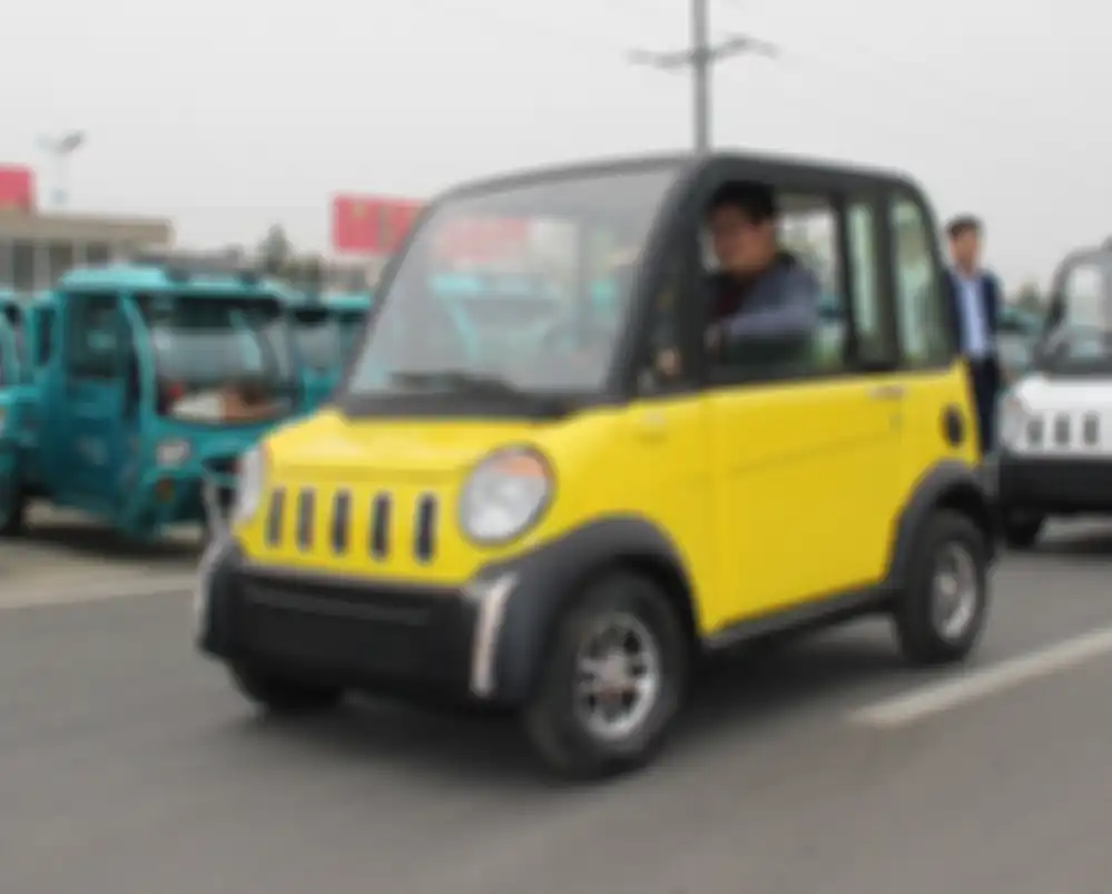 Mobil listrik mini Z11 asal China.