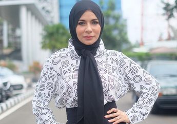 Duduk Santai Pakai Masker Kain Cantik dan Face Shield, Meisya Siregar Tiba-tiba Jadi Tempat Curhat Netizen: Aku Nggak Pernah Pakai karena Bikin Pusing di Kepala..