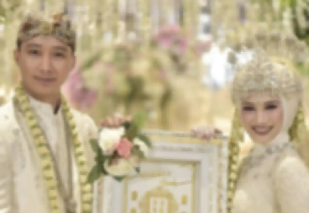 Melody eks JKT48 bersama sang suami usai akad nikah