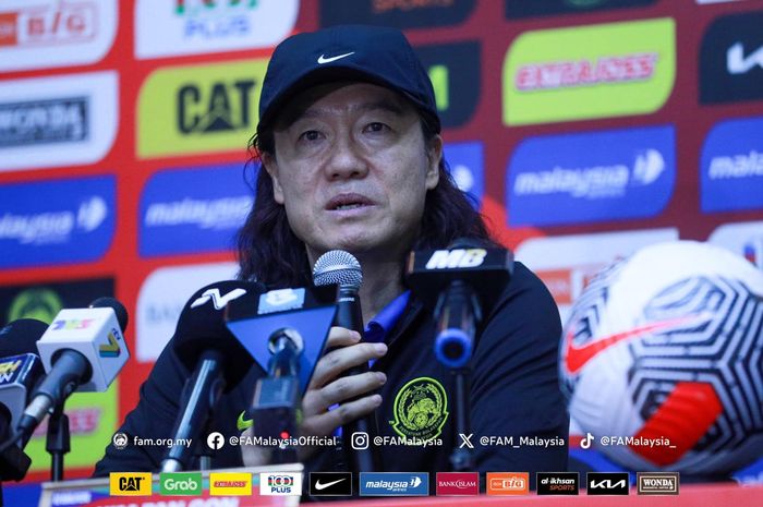 Pelatih Timnas Malaysia, Kim Pan-gon, menghadiri konferensi pers jelang laga melawan Taiwan di Kualifikasi Piala Dunia 2026.