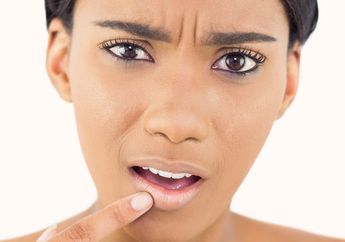 5 Kebiasaan yang Bisa Sebabkan Bibirmu Menjadi Gelap, Penasaran?