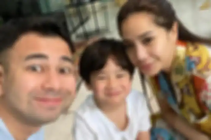Raffi dan Nagita bersama Rafathar 