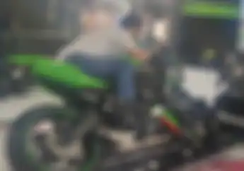 Hobi Miring-miring Naik Motor Kawasaki Ninja ZX-25R Anti Jatuh, Bisa Dicoba Nih Bro