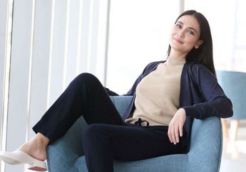 Reino Barack Dikabarkan Segera Menikah, Rara Cahaya Tarot Prediksi Jodoh Luna Maya