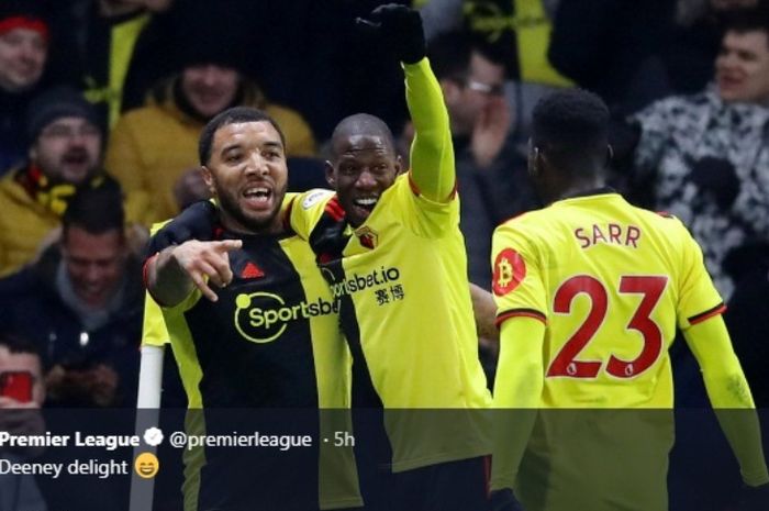 Pemain Watford, Ismaila Sarr, melakukan selebrasi bersama troy Deeney selepas gol ke gawang Liverpool, Sabtu (29/2/2020).