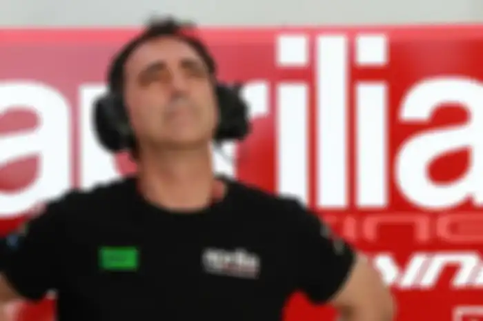 Direktur Teknik Aprila, Romano Albesiano, tertarik dengan ide mendatangkan Valentino Rossi. 