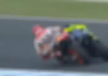 Video Marc Marquez Tabrak Valentino Rossi di MotoGP Australia, Rossi : Saya Tidak Marah!
