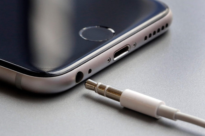 Survei Buktikan Cuma 1% Orang yang Peduli Dengan Headphone Jack