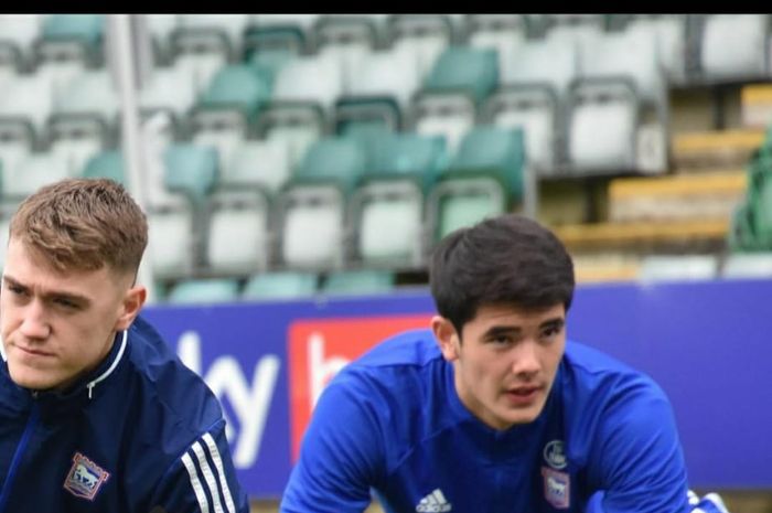 Pemain timnas U-19 Indonesia, Elkan Baggott mengunggah foto bersama pemain Ipswich Town, Jack Lankester lewat Instagram, 15 Desember 2020