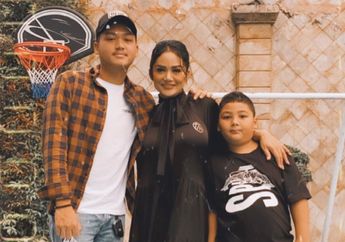 'Saya Masih Trauma,' KD Cemas Anaknya dengan Raul Lemos Ini Mau Disunat, Mendadak Teringat Pengalaman Pilu Saat Temani Azriel Hermansyah yang Berteriak-teriak Kesakitan