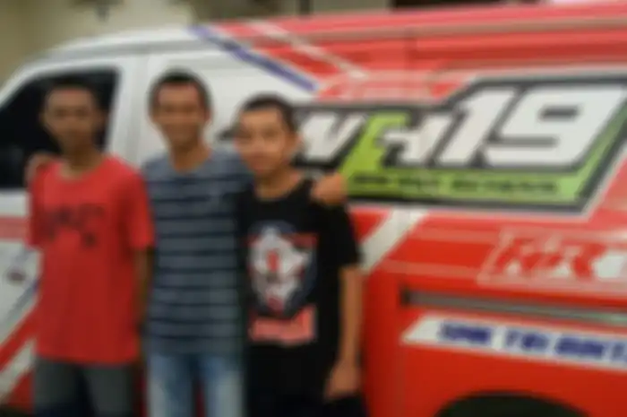 2 siswa yang masuk kriteria dapat sekolah balap gratis