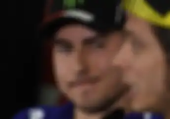 Sebegitu Bencinya Jorge Lorenzo Sama Valentino Rossi, Sampai Orang Ini Langsung Dipecatnya!