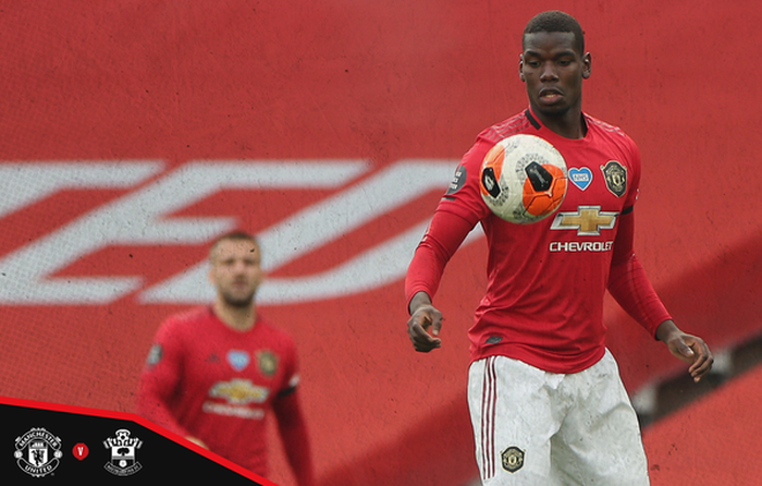 Gelandang Manchester United, Paul Pogba, beraksi dalam laga Liga Inggris melawan Southampton di Stadion Old Trafford, Senin (13/7/2020).