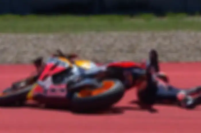 Marc Marquez terjungkal saat melahap tikungan ke-12 di MotoGP Amerika.
