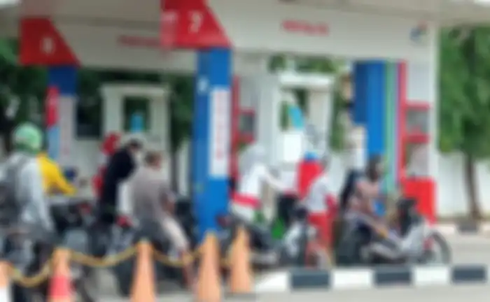 Ilustrasi antrean Pertalite di SPBU Pertamina.