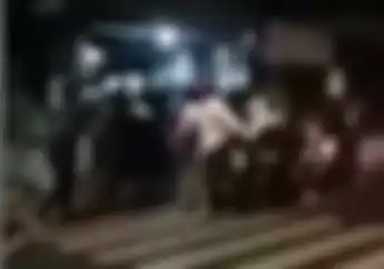 Gengster Bermotor Cari Masalah di Depok, Nekat Serang Warga dan Hancurkan Etalase