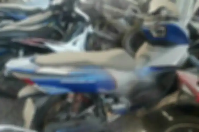 Ilustrasi motor terkena debu