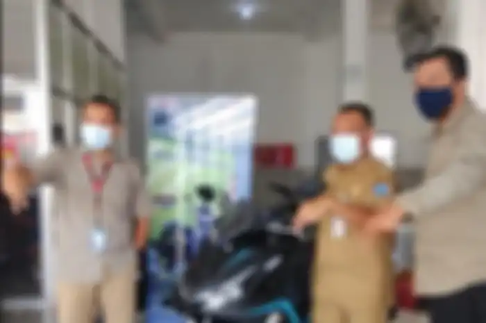 Yamaha serahkan All New Aerox 155 Connected kepada konsumen pertama di Bangka Belitung.