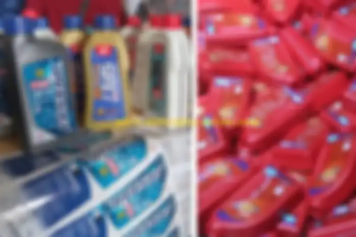 Ratusan ribu botol oli palsu merek-merek terkenal disita Kementerian Perdagangan (Kemendag) di Pinang, Tangerang pada Senin (17/4/2023) kemarin.