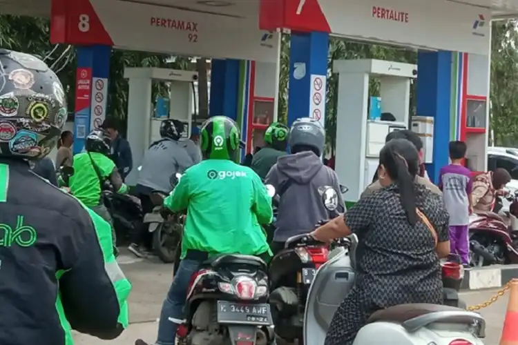 Asyik Bisa Isi Pertalite Sepuasnya,  Laporkan Jika Petugas SPBU Tak Melayani Pembelian Tanpa QR Code